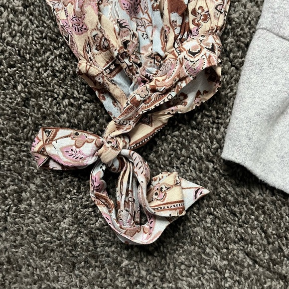 Women’s Boutique Long Tie Sleeve Twist Back Open Top Size Med - Picture 2 of 4